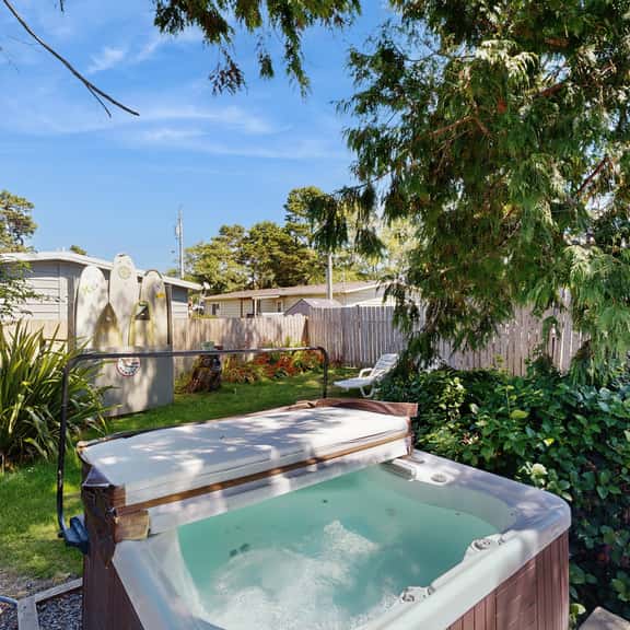 Dog Friendly Oregon Coast Getaway with Private Hot Tub - Image 1