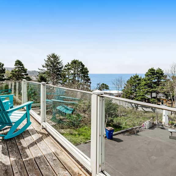 Luxury Dog Friendly Home with Ocean Views Gas Fireplace Jetted Tub Deck - Image 1