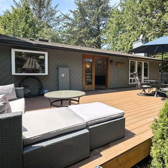 Cozy Depoe Bay retreat with ocean and beach access via trail - Image 1