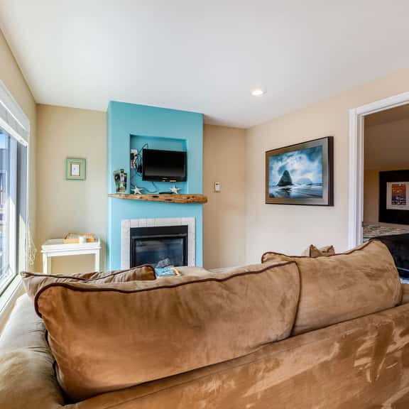 Ocean view cabin with deck and beach access dog friendly - Image 1