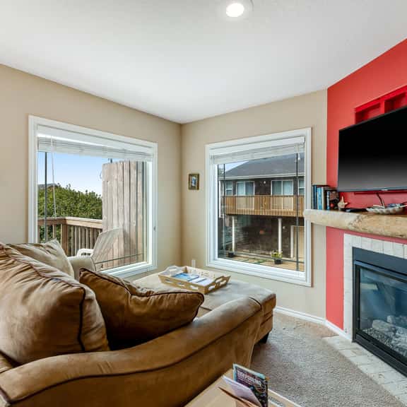 Dog friendly ocean view cabin with fireplace kitchenette deck and beach access - Image 1