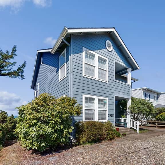 Spacious House with Ocean Views and Three Decks Close to Town and Walk to Beach - Image 1