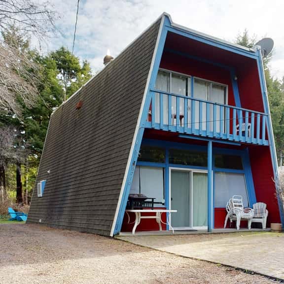 Fun and Unforgettable Beach House Dog friendly with a Great Location - Image 1