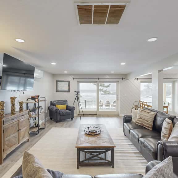 Oceanfront dog friendly home with coastal views telescope walkable location - Image 1