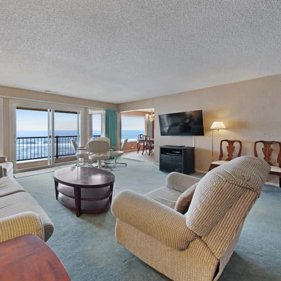 Lovely oceanfront condo with sweeping water views and balcony - Image 1