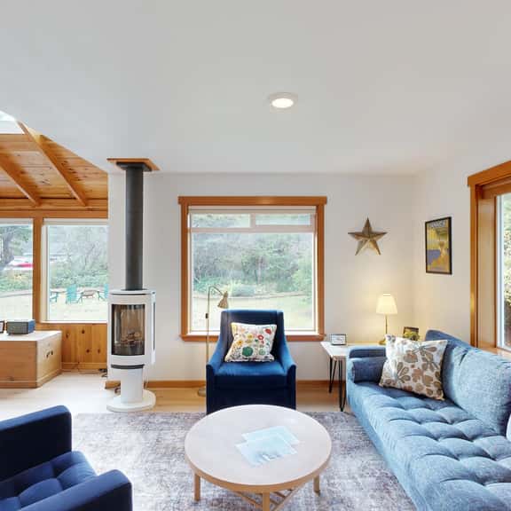 Dog friendly home close to the beach with patio BBQ and WiFi - Image 1