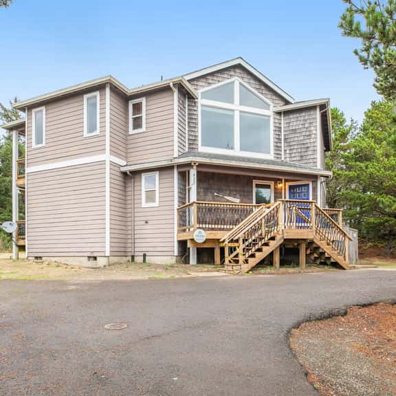 Spacious Oceanside Home with Private Hot Tub and Pacific Views Dog Friendly - Image 1