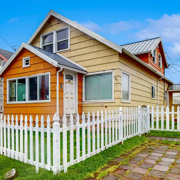 Dog Friendly Oceanside Escape with Easy Beach Access and Peaceful Surroundings - Image 1