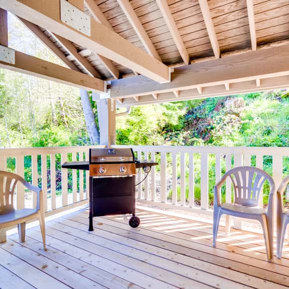 New House in Quiet Location with Modern Amenities near Beach Lake and Town - Image 1