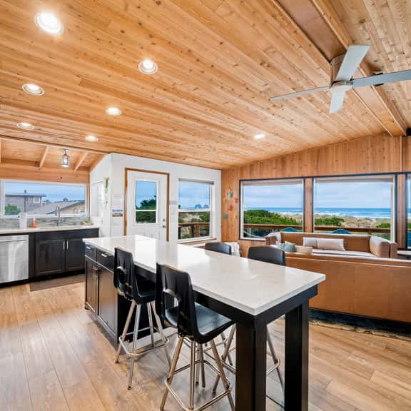Oceanfront house with private beach access and amazing ocean views dog friendly - Image 1