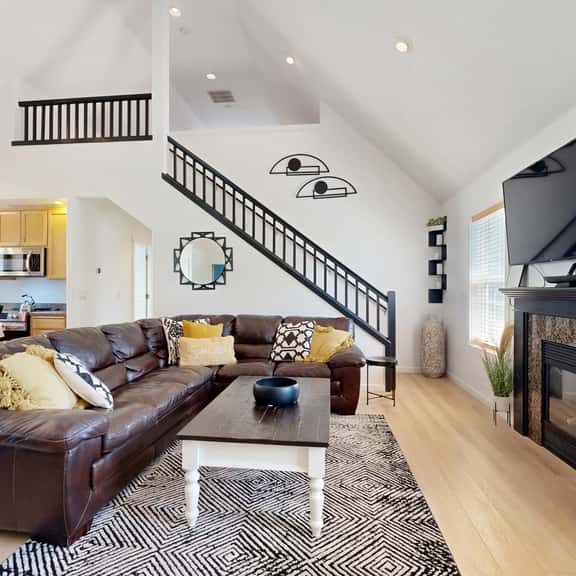 Cottage near the beach with hot tub gas fireplace washer dryer dog friendly - Image 1