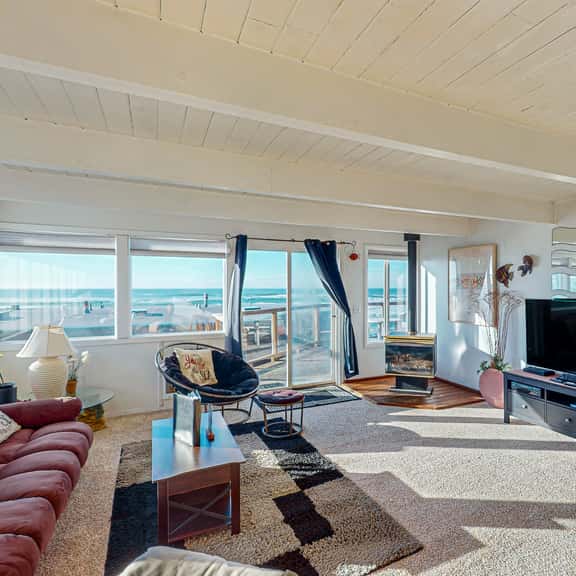 Elegant Condo with Beautiful Ocean Views and Nearby Beach Access - Image 1