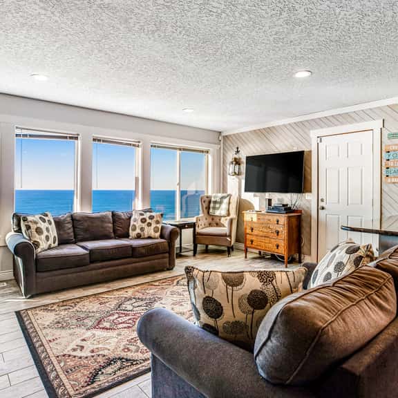 Dog friendly oceanfront home with views fireplace hot tub and washer dryer - Image 1