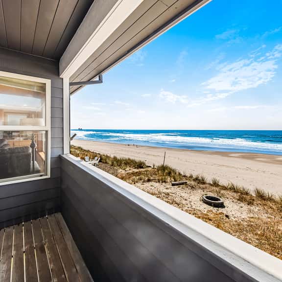 Two story oceanfront retreat with a washer dryer firepit and Ping Pong table - Image 1