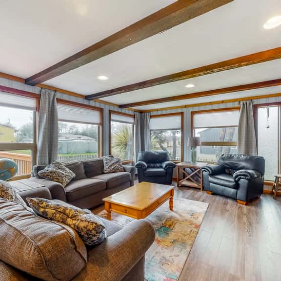 Dog friendly house near the ocean with woodstove yard patio and washer dryer - Image 1