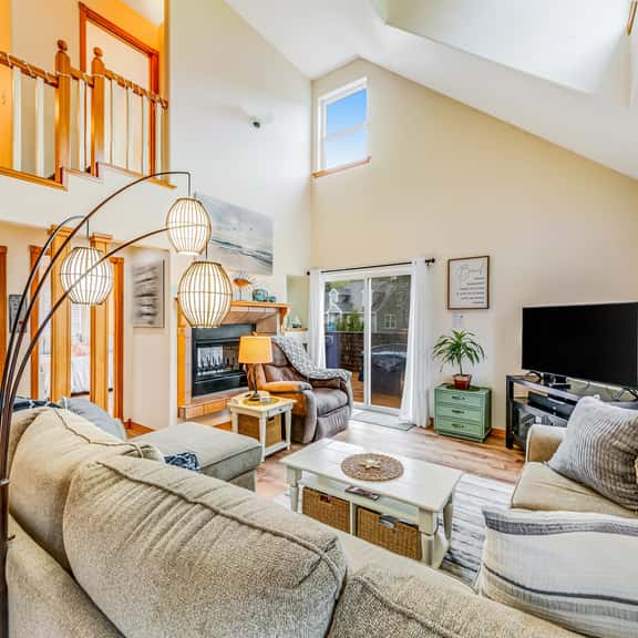 2 story home near the beach with private hot tub deck firetable and washer dryer - Image 1