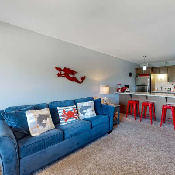 Third floor beachfront condo with a balcony full kitchen and ocean views - Image 1