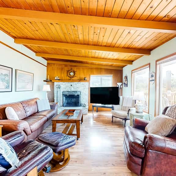 Oceanfront dog friendly home with washer dryer and fireplace - Image 1