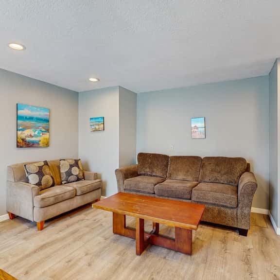 Dog Friendly Room with Kitchen Located Near the Beach and Downtown - Image 1