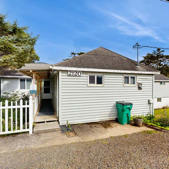 Centrally located home with lake views private pool and spacious deck - Image 1