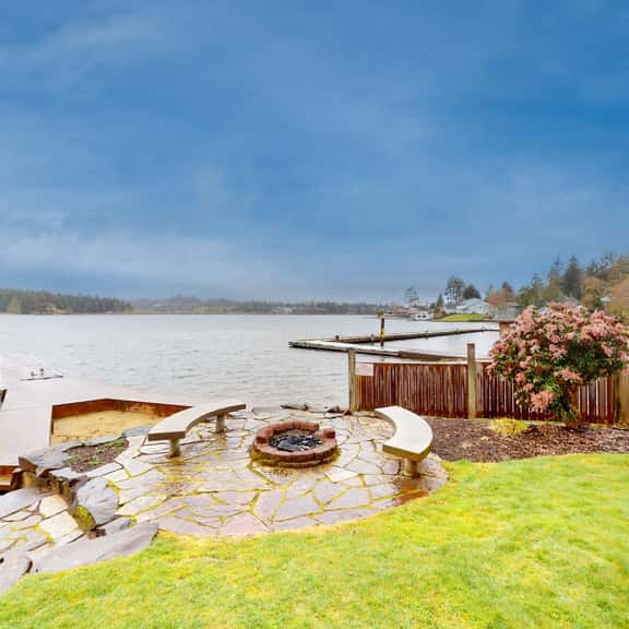 Lakefront Family Friendly Home with a Private Hot Tub Game Room and Dock - Image 1