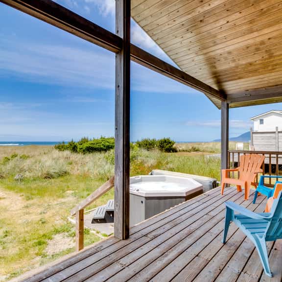 Dog friendly oceanfront cottage with private hot tub and wood burning fireplace - Image 1