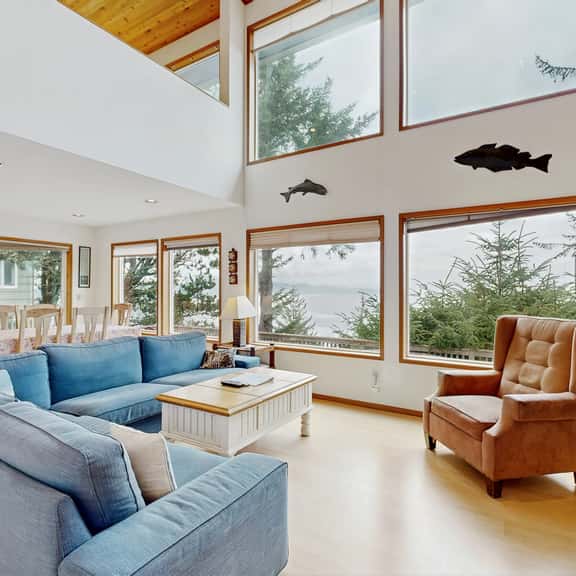Beautiful Home Above Maxwell Point with Huge Balcony and Stunning Ocean Views - Image 1