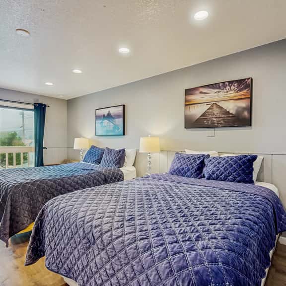 Bright Room Near the Beach and Downtown Dogs OK - Image 1