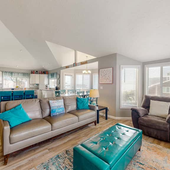 Gorgeous Ocean Views Private Hot Tub Game Room WiFi Patio and Washer Dryer - Image 1