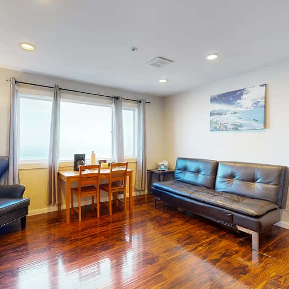 Dog Friendly Condo with Stunning Ocean Views and Easy Beach Access - Image 1