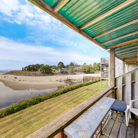 Dog friendly oceanfront condo with beach access and Proposal Rock view - Image 1