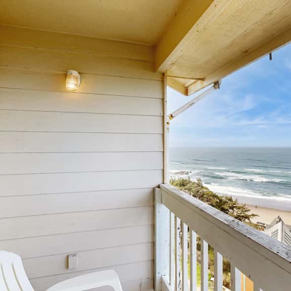 Upper Floor Oceanview Studio Perfect for Couples Free WiFi Dogs Allowed - Image 1