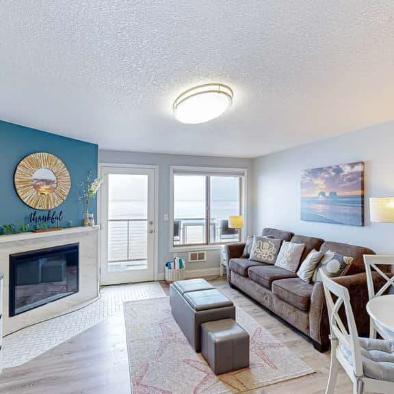 Rock Creek Inn condo on beach with ocean view balcony walk to shops and dining - Image 1
