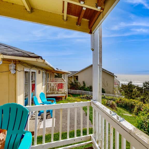 Quaint Condo with Ocean Views and Easy Beach Access Dogs OK - Image 1