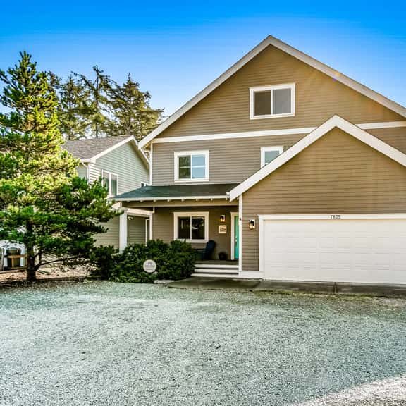 Dog friendly home near the beach with hot tub WiFi Ping Pong and foosball - Image 1