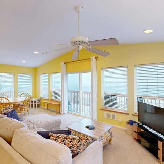 Dog friendly house with ocean view and entertainment walk to beach - Image 1