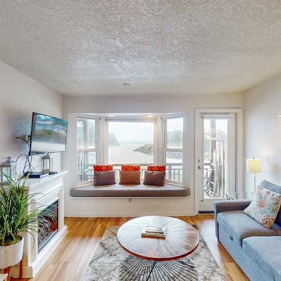 Oceanfront 2nd floor condo with ocean views balcony and seasonal beach access - Image 1