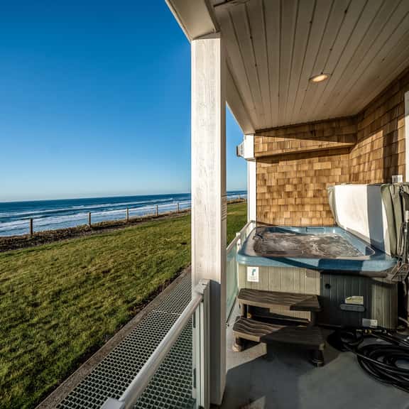 Oceanfront condo with private hot tub ocean views and high speed WiFi - Image 1