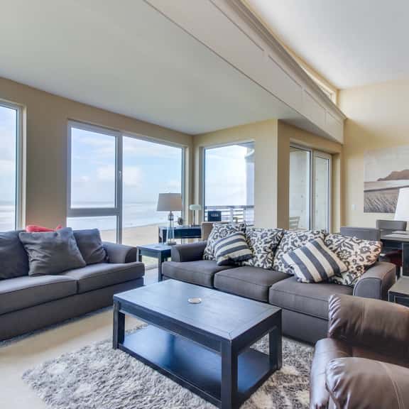 Contemporary oceanfront condo with amazing views dog friendly - Image 1
