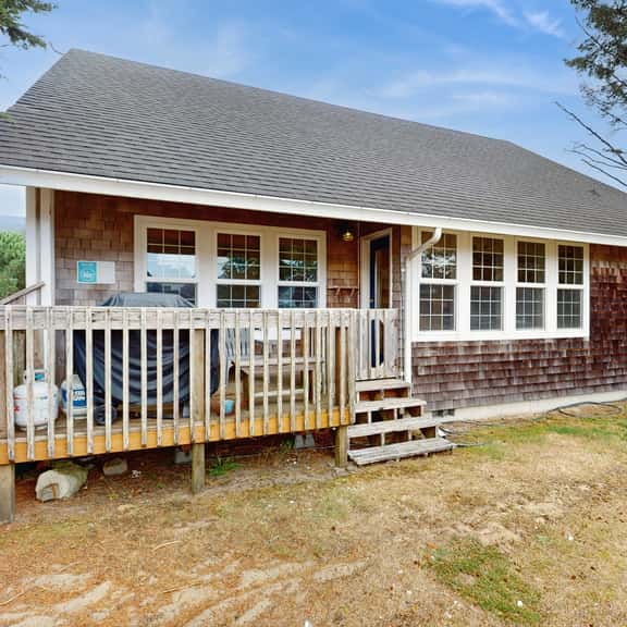 Sunny Beach House with Private Hot Tub Firepit and Tons of Space Dogs OK - Image 1