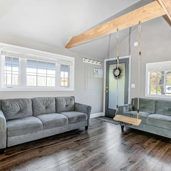 Adorable dog friendly hideaway with free WiFi private washer dryer and firepit - Image 1