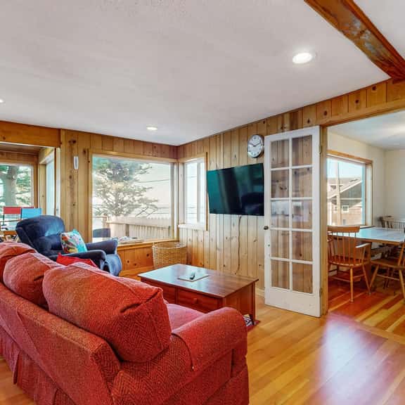 Charming home with wonderful ocean views ping pong game room WiFi decks - Image 1