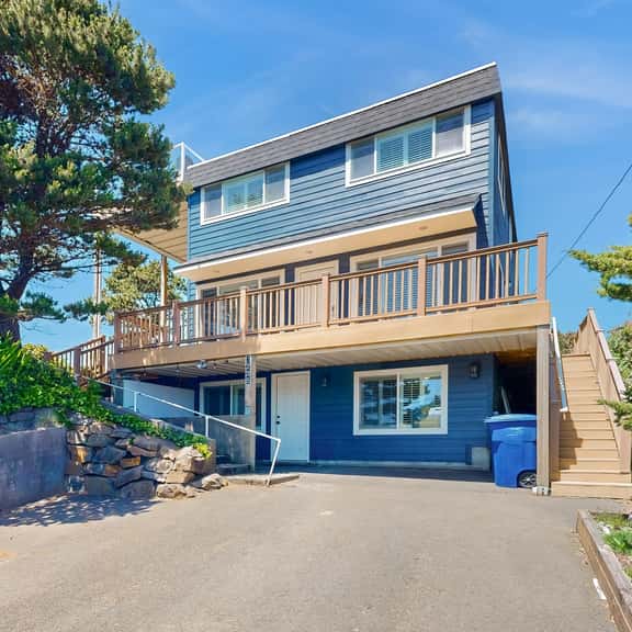 Eclectic home with amazing 360 degree view deck private hot tub and game room - Image 1