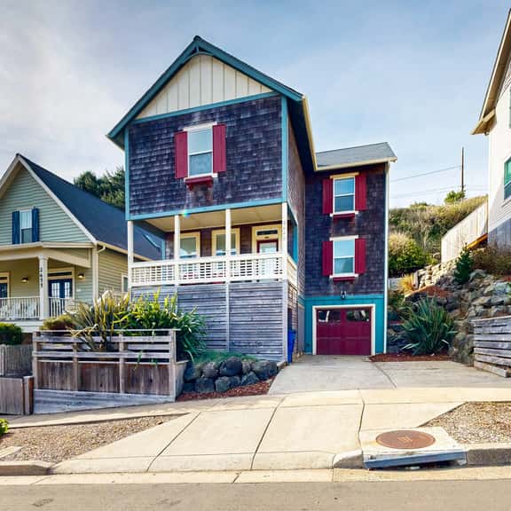 Dog friendly coastal home with private hot tub and park access - Image 1