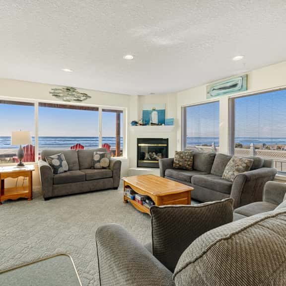 Dog friendly waterfront rental just steps from the beach and restaurants - Image 1