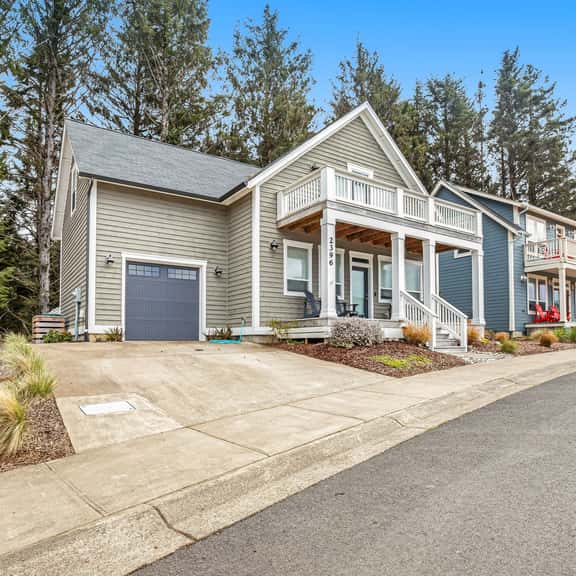 Oceanview home with WiFi washer dryer gas fireplace balcony - Image 1