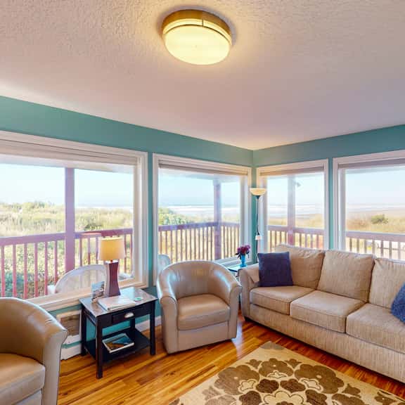 Family Friendly Oceanfront Condo with Free WiiFi Ocean Views and Easy Beach Access - Image 1