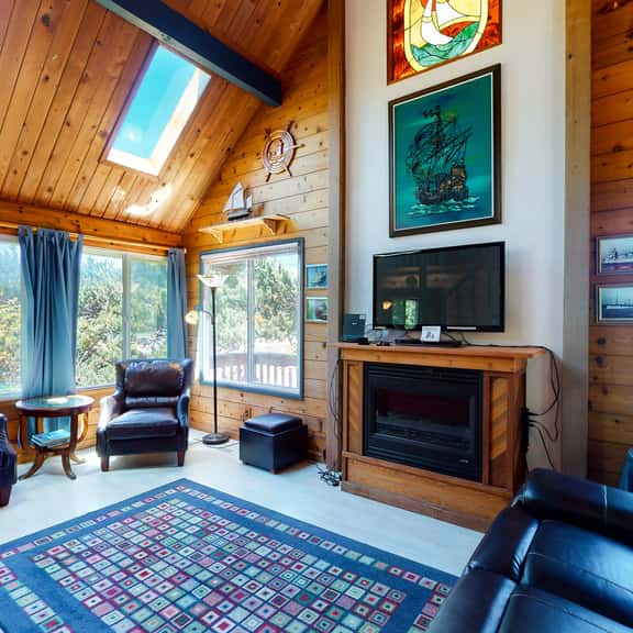 Home near the ocean with beach access washer dryer decks two dogs welcome - Image 1