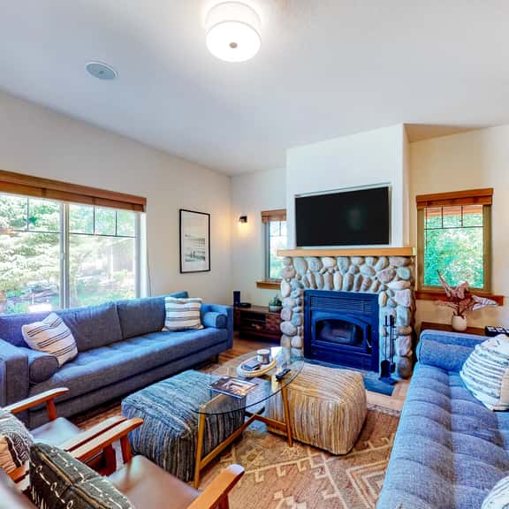 Friendly Home with Private Hot Tub High Speed WiFi and Wood Burning Fireplace - Image 1