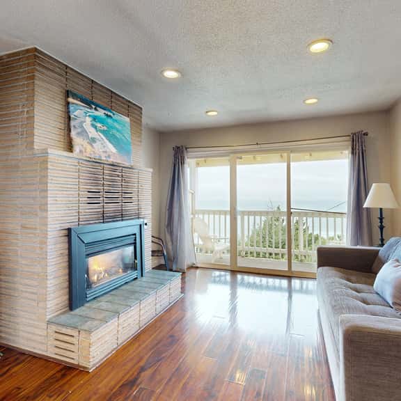 Dog Friendly Oceanview Condo with Great Location and Nearby Beach Access - Image 1